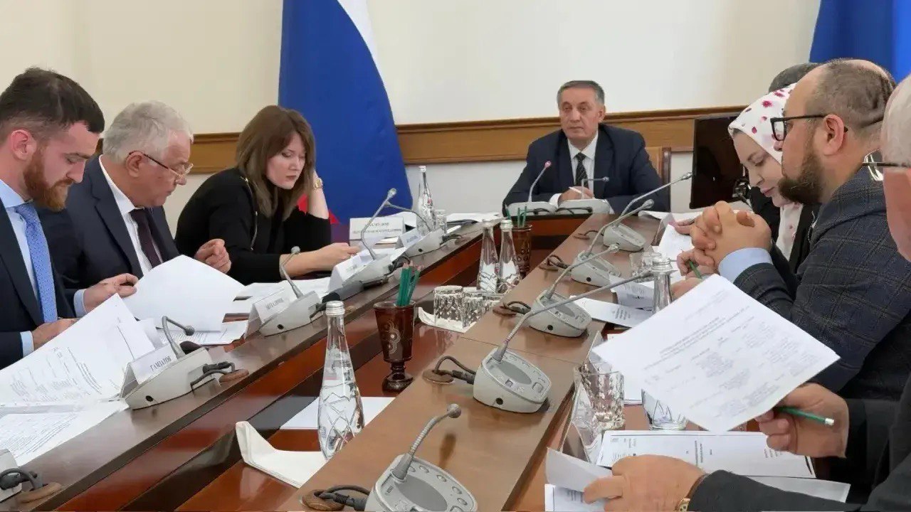 На заседании Координационного совета под председательством Абдурахмана Махмудова утверждены списки заявок на третий конкурс грантов Главы Республики Дагестан в 2025 году, допущенных и не допущенных до независимой экспертизы